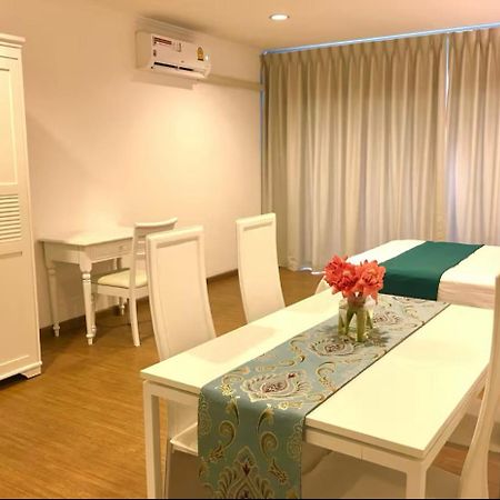 Baan Klang Condo Hotel Хуахін Екстер'єр фото